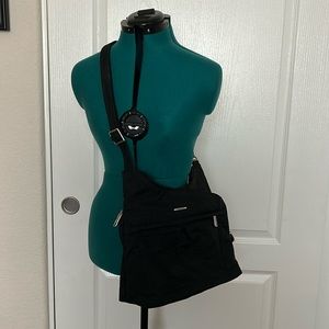 Travelon Antitherft Cross Body Bag